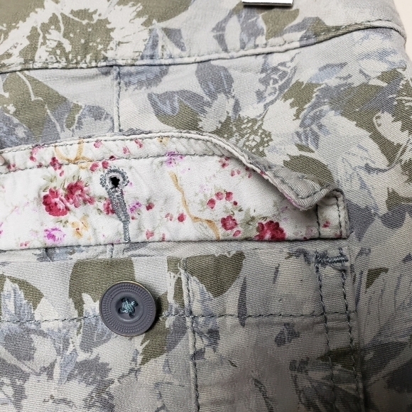 HEI Camo Floral Pant - Picture 5 of 9